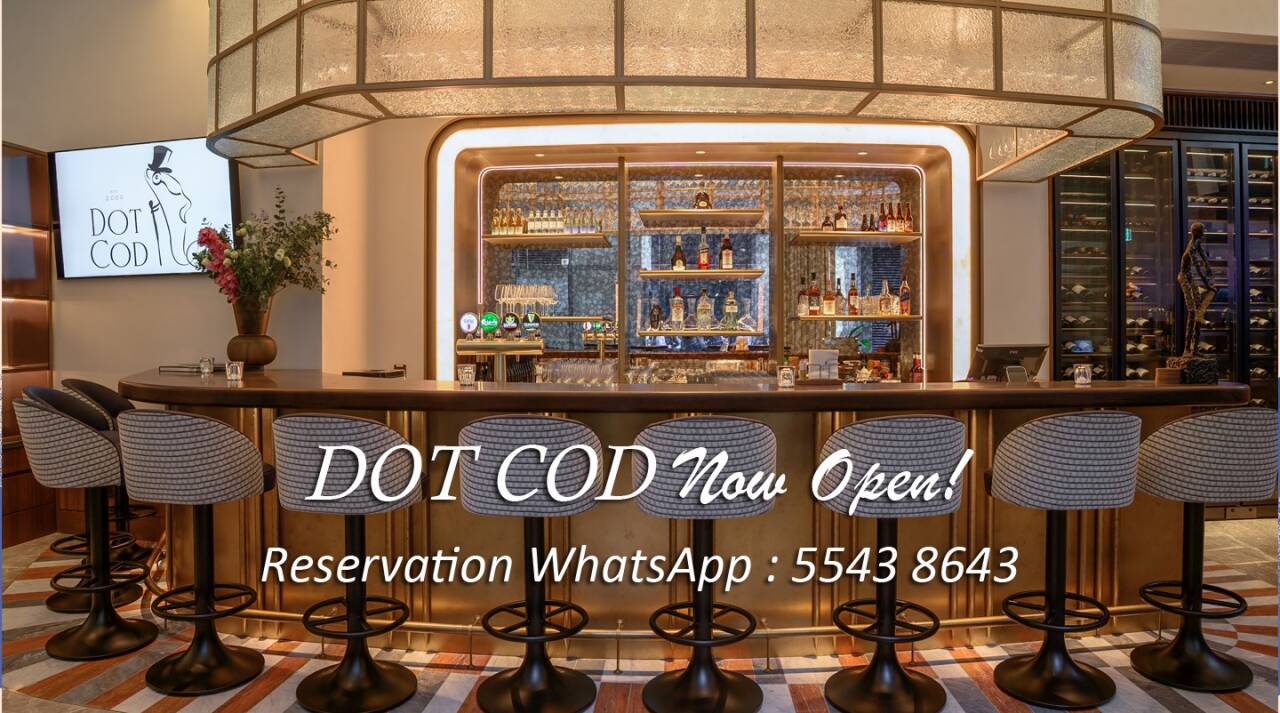 首页单幅背景图 — 山间河流，纯净自然